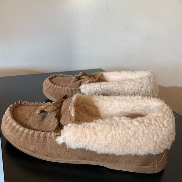 Bearpaw Slipper - Picture 2 of 3